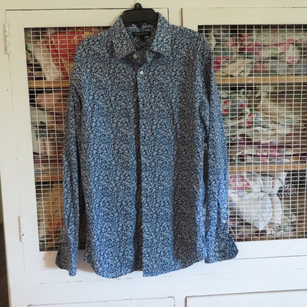 So Pretty Banana Republic Blue & White Floral Button Up Shirt Blouse Women's S